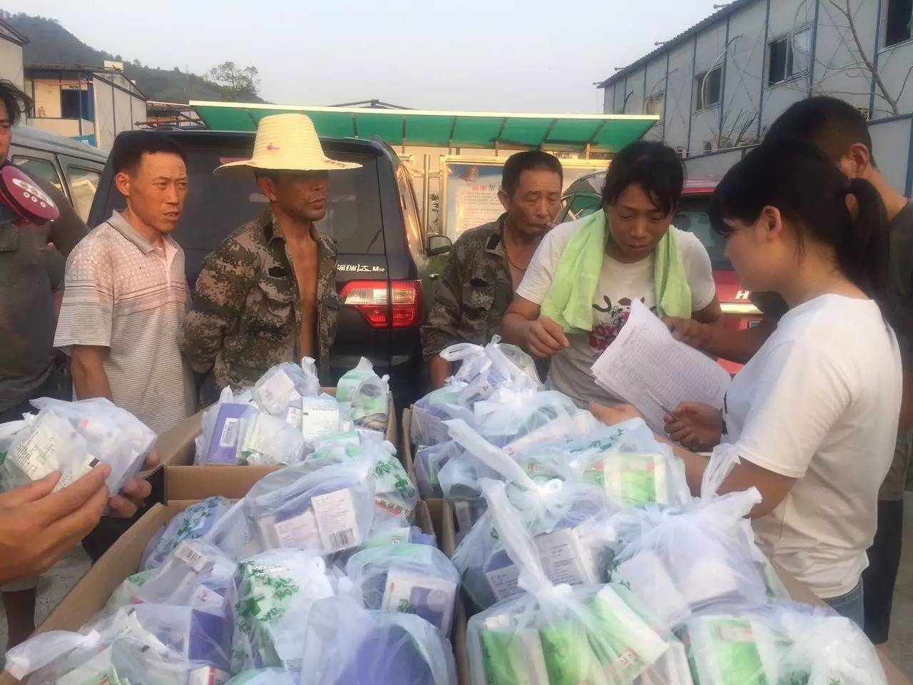 金佰汇广场┃炎炎夏日送清凉，贴心关怀只为道一声 你们辛苦了！